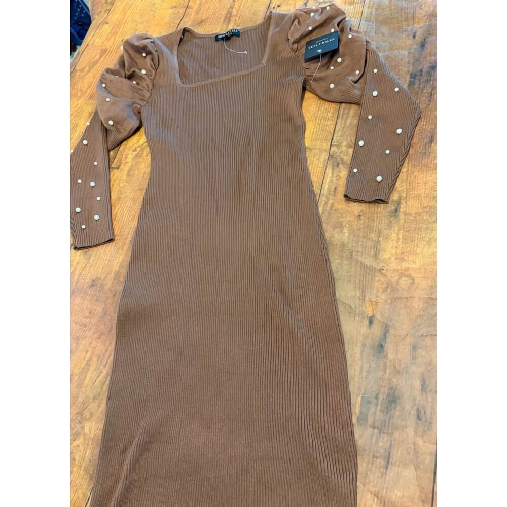 Sz M - NEW Absolutely Famous‎ Ribbed Pearl Sleeve Dress